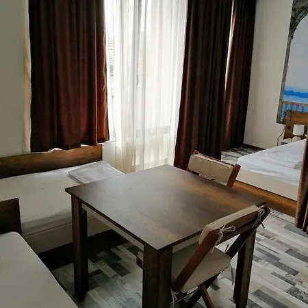 Флора Пом Guest house *